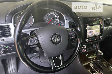Внедорожник / Кроссовер Volkswagen Touareg 2014 в Черкассах