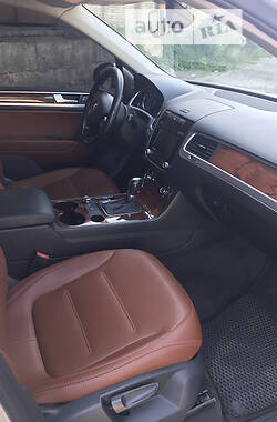 Внедорожник / Кроссовер Volkswagen Touareg 2011 в 
