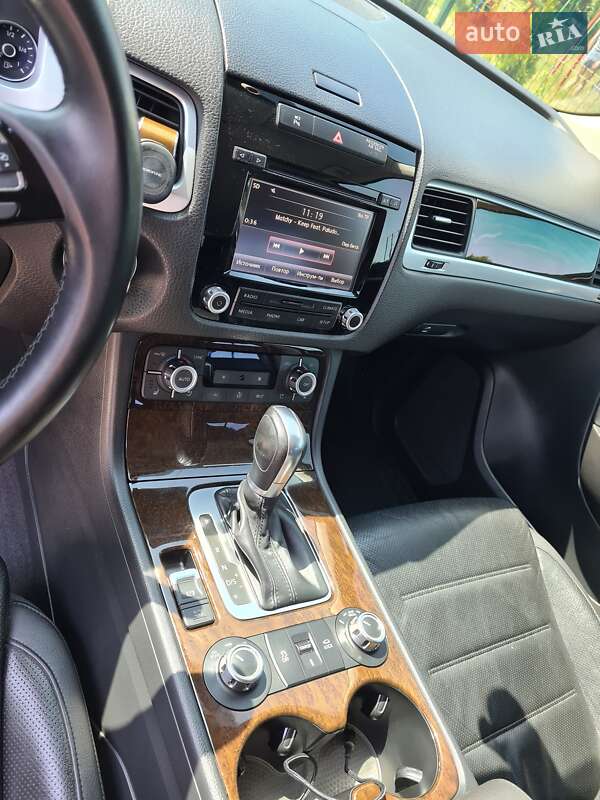 Внедорожник / Кроссовер Volkswagen Touareg 2013 в Красилове