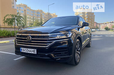 Внедорожник / Кроссовер Volkswagen Touareg 2021 в Киеве