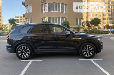 Внедорожник / Кроссовер Volkswagen Touareg 2021 в Киеве