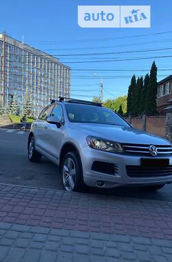 Внедорожник / Кроссовер Volkswagen Touareg 2011 в Киеве