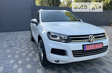 Внедорожник / Кроссовер Volkswagen Touareg 2012 в Черновцах