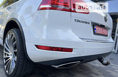 Внедорожник / Кроссовер Volkswagen Touareg 2012 в Черновцах