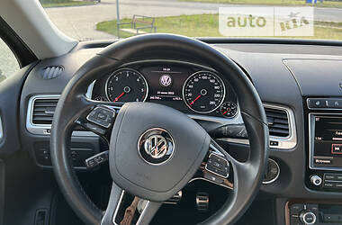 Внедорожник / Кроссовер Volkswagen Touareg 2015 в Любомле