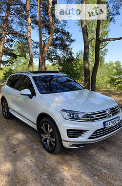 Внедорожник / Кроссовер Volkswagen Touareg 2016 в Киеве