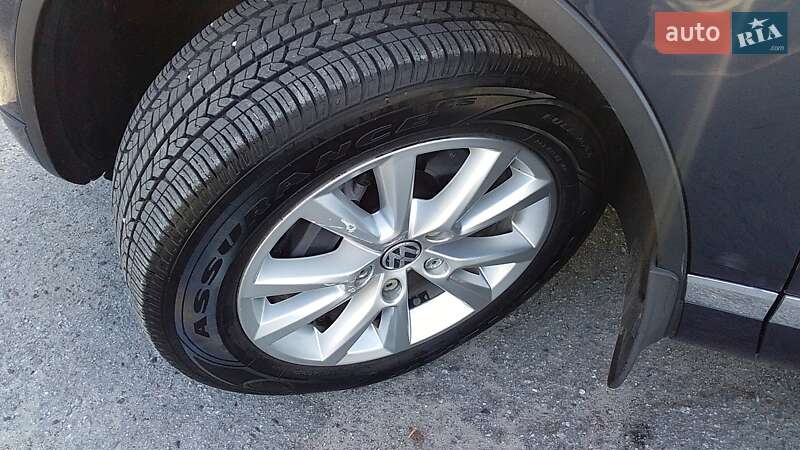 Внедорожник / Кроссовер Volkswagen Touareg 2013 в Боярке