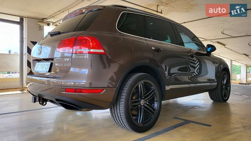 Внедорожник / Кроссовер Volkswagen Touareg 2012 в Киеве