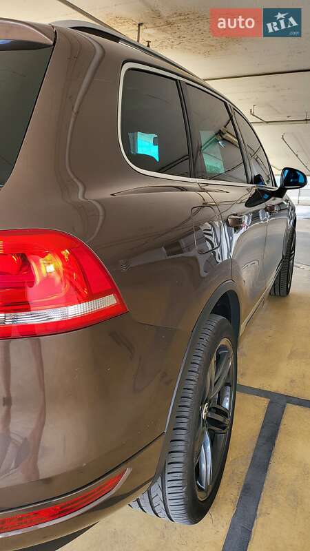 Внедорожник / Кроссовер Volkswagen Touareg 2012 в Киеве