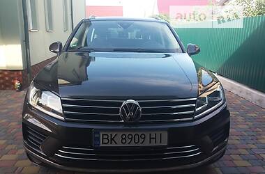 Внедорожник / Кроссовер Volkswagen Touareg 2015 в Дубно