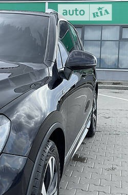 Внедорожник / Кроссовер Volkswagen Touareg 2012 в 