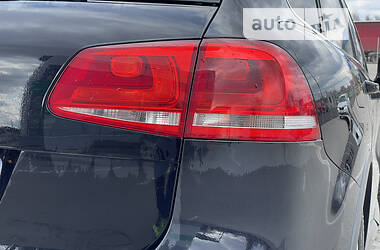 Внедорожник / Кроссовер Volkswagen Touareg 2012 в 