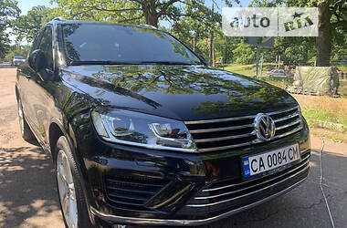 Внедорожник / Кроссовер Volkswagen Touareg 2014 в Черкассах