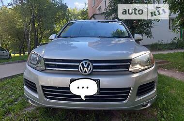 Внедорожник / Кроссовер Volkswagen Touareg 2012 в Киеве