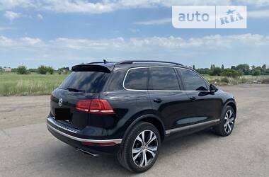 Позашляховик / Кросовер Volkswagen Touareg 2016 в Умані