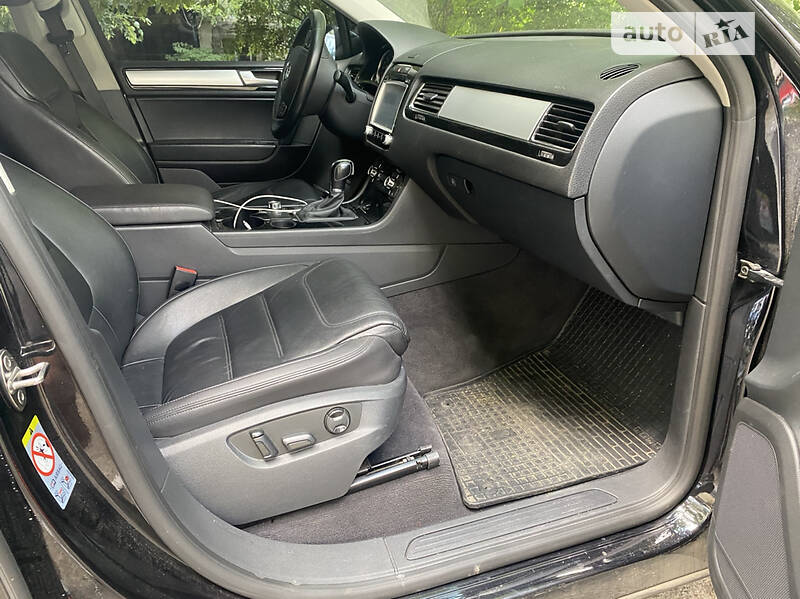Позашляховик / Кросовер Volkswagen Touareg 2013 в Києві