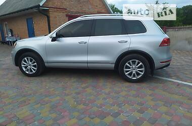 Внедорожник / Кроссовер Volkswagen Touareg 2013 в Полтаве