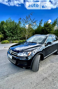 Внедорожник / Кроссовер Volkswagen Touareg 2010 в Запорожье