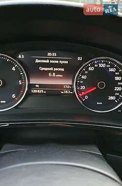 Позашляховик / Кросовер Volkswagen Touareg 2013 в 