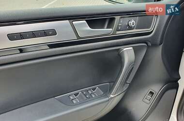 Позашляховик / Кросовер Volkswagen Touareg 2013 в 