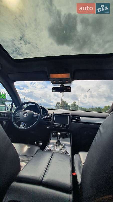 Внедорожник / Кроссовер Volkswagen Touareg 2013 в Киеве