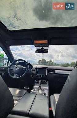Позашляховик / Кросовер Volkswagen Touareg 2013 в 
