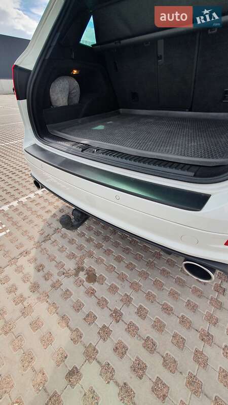 Внедорожник / Кроссовер Volkswagen Touareg 2013 в Киеве