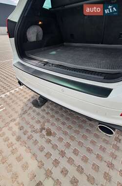 Позашляховик / Кросовер Volkswagen Touareg 2013 в 