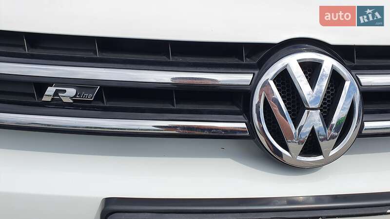 Внедорожник / Кроссовер Volkswagen Touareg 2013 в Киеве