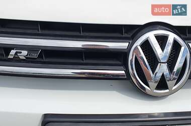 Позашляховик / Кросовер Volkswagen Touareg 2013 в 