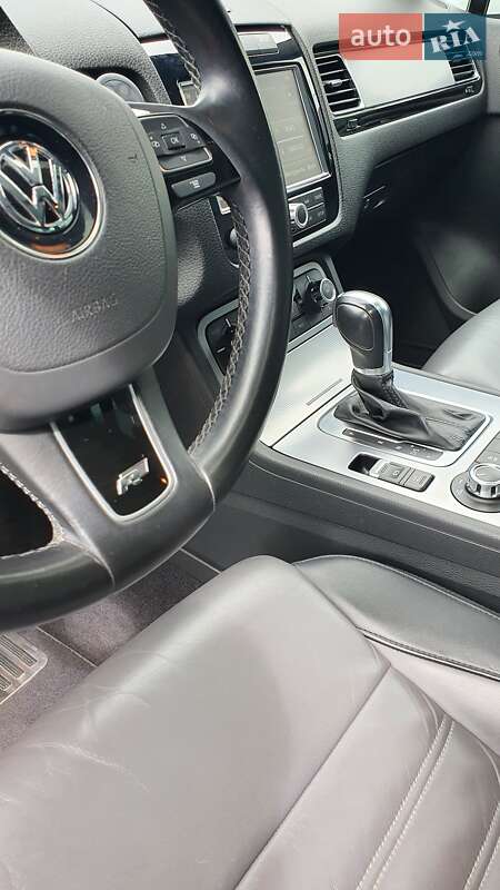 Внедорожник / Кроссовер Volkswagen Touareg 2013 в Киеве