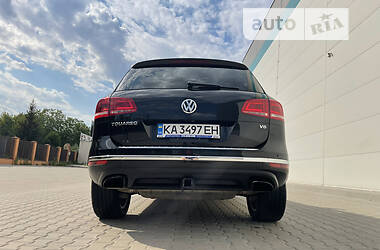 Позашляховик / Кросовер Volkswagen Touareg 2015 в Києві