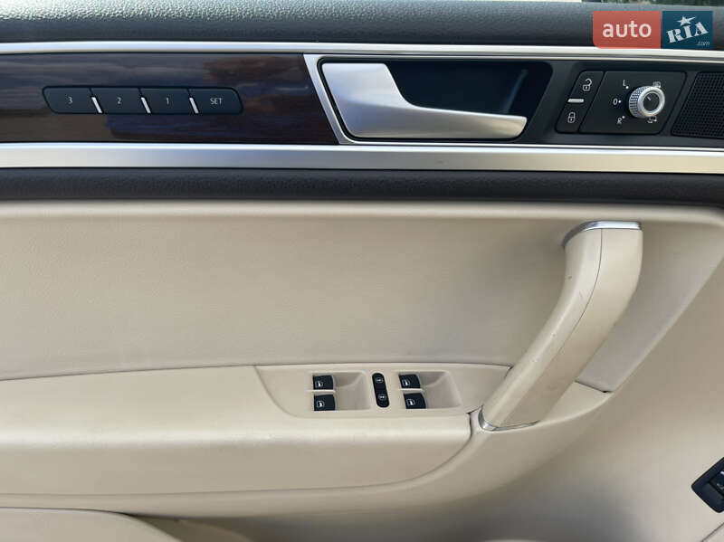 Внедорожник / Кроссовер Volkswagen Touareg 2015 в Киеве фото 41 Внедорожник / Кроссовер Volkswagen Touareg 2015 в Киеве