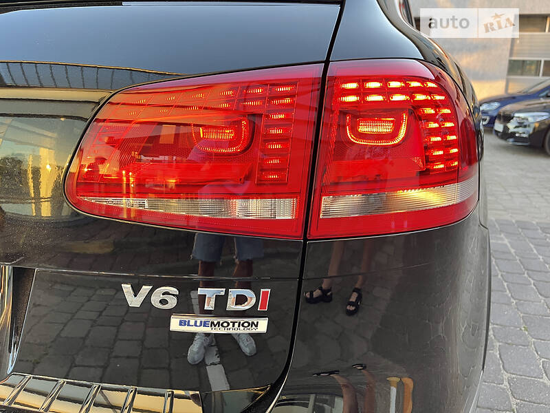 Позашляховик / Кросовер Volkswagen Touareg 2014 в Луцьку