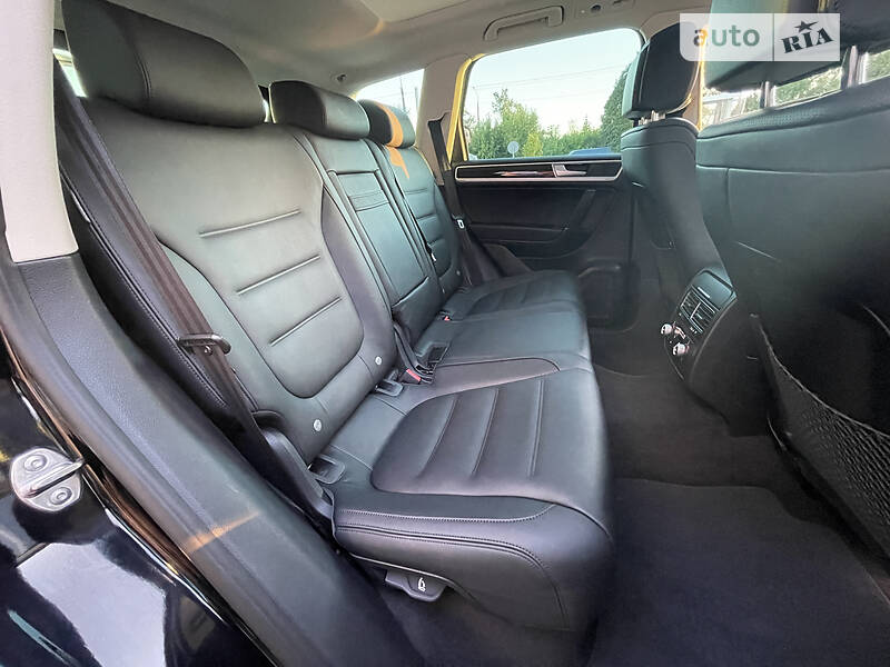 Позашляховик / Кросовер Volkswagen Touareg 2014 в Луцьку