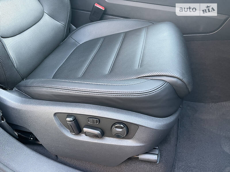Позашляховик / Кросовер Volkswagen Touareg 2014 в Луцьку