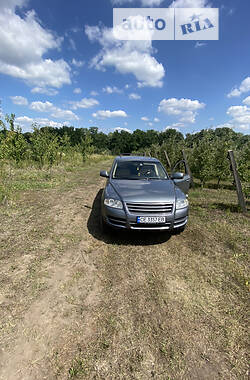 Позашляховик / Кросовер Volkswagen Touareg 2004 в Чернівцях