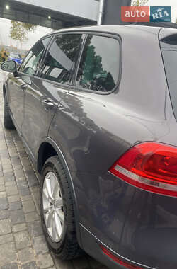 Внедорожник / Кроссовер Volkswagen Touareg 2012 в 