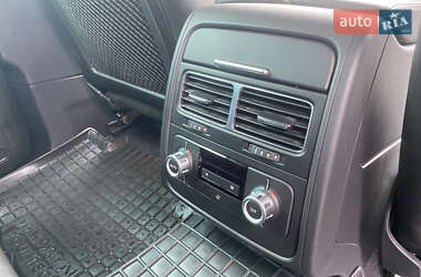 Внедорожник / Кроссовер Volkswagen Touareg 2012 в 