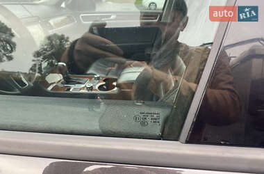 Внедорожник / Кроссовер Volkswagen Touareg 2012 в 