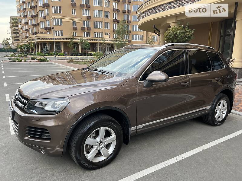 Позашляховик / Кросовер Volkswagen Touareg 2013 в 