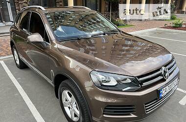 Позашляховик / Кросовер Volkswagen Touareg 2013 в 