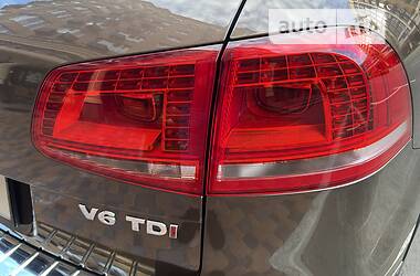 Позашляховик / Кросовер Volkswagen Touareg 2013 в 