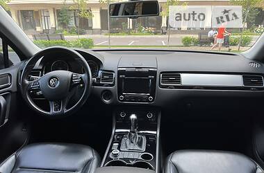 Позашляховик / Кросовер Volkswagen Touareg 2013 в 