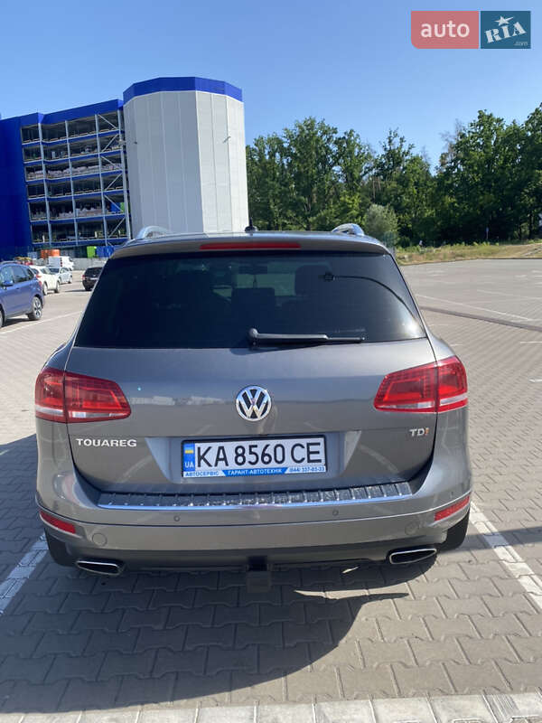 Внедорожник / Кроссовер Volkswagen Touareg 2012 в Киеве
