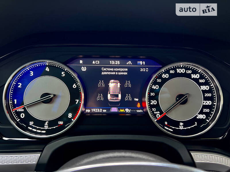 Внедорожник / Кроссовер Volkswagen Touareg 2019 в Днепре