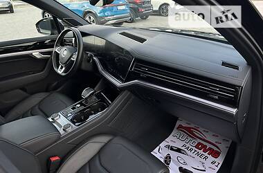 Позашляховик / Кросовер Volkswagen Touareg 2018 в Луцьку