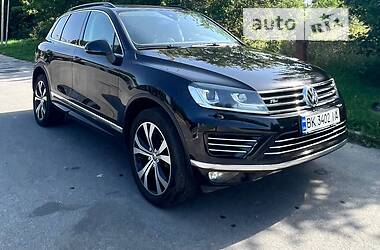 Позашляховик / Кросовер Volkswagen Touareg 2015 в Вінниці