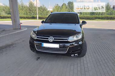 Внедорожник / Кроссовер Volkswagen Touareg 2014 в Днепре