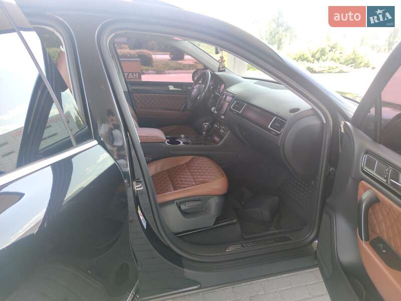 Позашляховик / Кросовер Volkswagen Touareg 2014 в Дніпрі